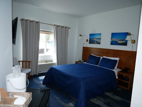 Room, 1 Queen Bed, Accessible | Free WiFi, bed sheets