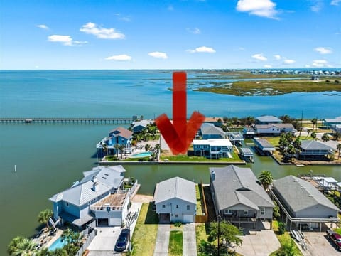 Fish all day and night. Beautiful canal home.