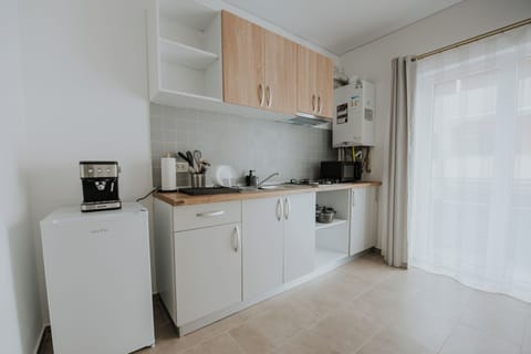 Apartment | Private kitchen | Fridge, microwave, coffee grinder, cookware/dishes/utensils