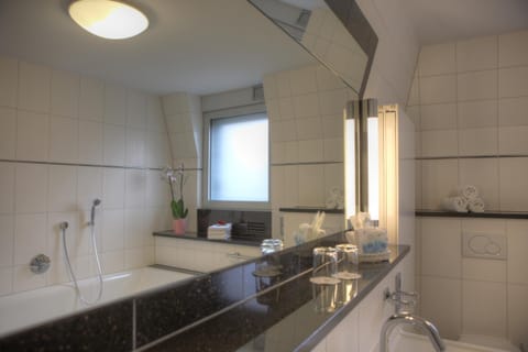 Standard Double Room | Bathroom | Free toiletries, hair dryer, bathrobes