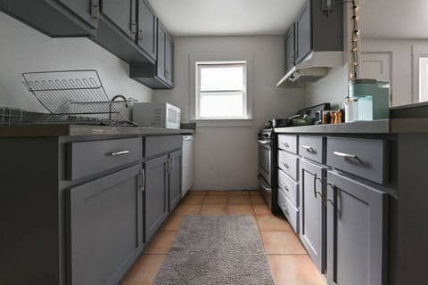 Charming and fully equipped kitchen.