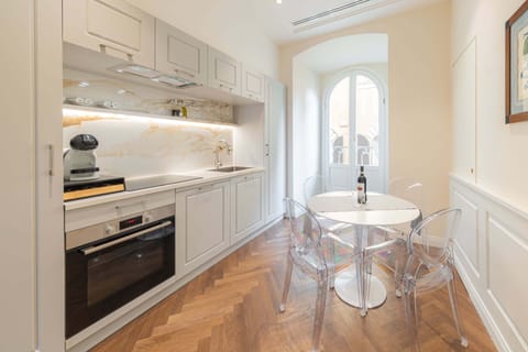 Executive Apartment | Private kitchen | Full-size fridge, oven, stovetop, espresso maker