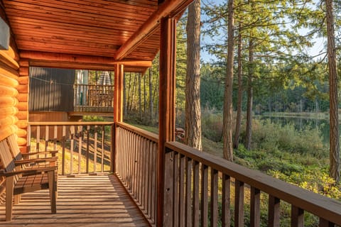 One Bedroom Cabin, King Bed | Lake view