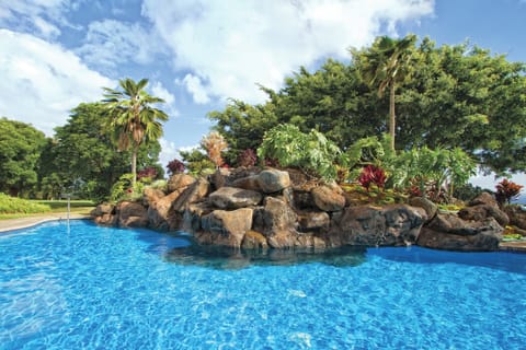 2 outdoor pools