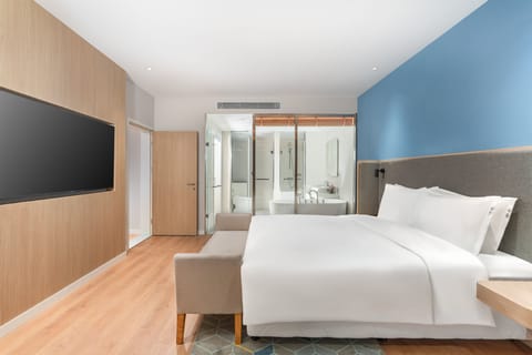 Suite, 1 Bedroom | Premium bedding, down comforters, laptop workspace, blackout drapes