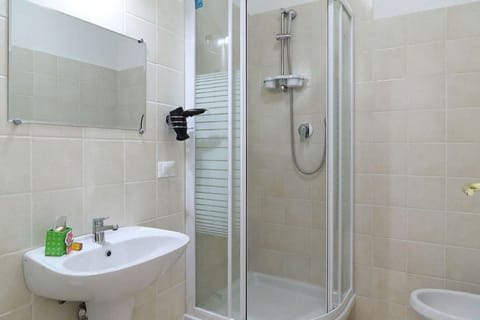 Free toiletries, hair dryer, bathrobes, towels