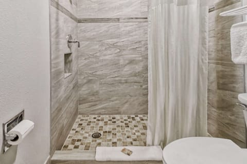 Suite, Non Smoking | Bathroom | Shower, eco-friendly toiletries, hair dryer, towels