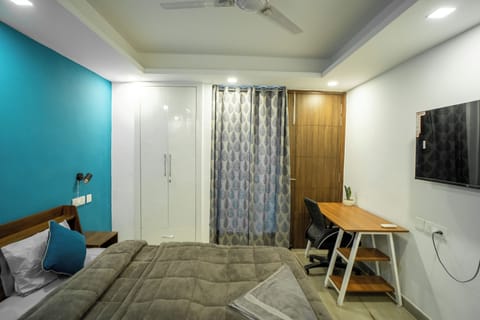 Economy Room, Balcony | Desk, laptop workspace, soundproofing, free WiFi