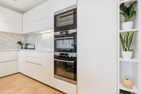 Apartment | Private kitchen | Fridge, microwave, oven, stovetop