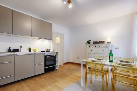 City Apartment | Private kitchen | Full-size fridge, oven, stovetop, dishwasher