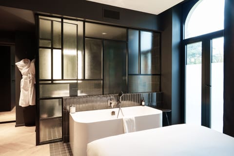 Deluxe Room | Bathroom | Hair dryer, bathrobes, towels, soap