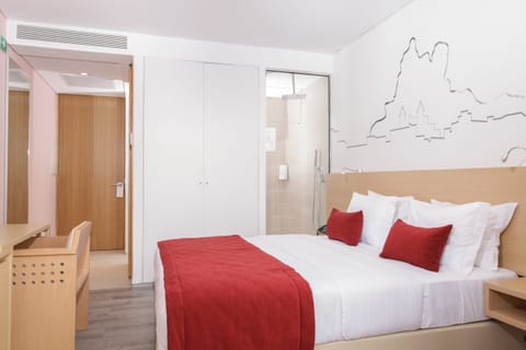 Standard Room, 1 King Bed, Accessible | Premium bedding, minibar, in-room safe, individually decorated