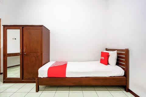 Standard Twin Room | Laptop workspace, free WiFi, bed sheets