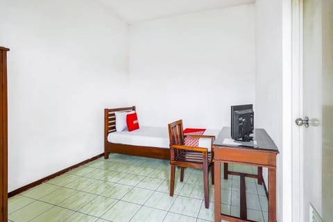 Standard Single Room | Laptop workspace, free WiFi, bed sheets