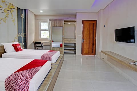 Deluxe Twin Room | Desk, laptop workspace, free WiFi, bed sheets