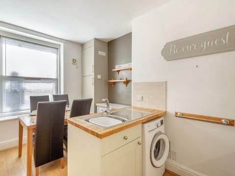 Kitchen/diner | Rhiw Bank Apartment, Colwyn Bay