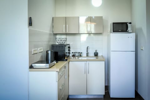 Studio | Private kitchen | Fridge, microwave, stovetop, espresso maker