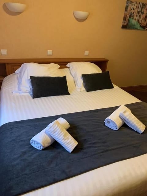 Premium bedding, Select Comfort beds, desk, laptop workspace