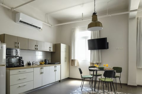 Studio | Private kitchen | Fridge, microwave, stovetop, espresso maker