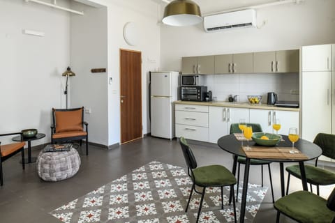 Studio | Private kitchen | Fridge, microwave, stovetop, espresso maker