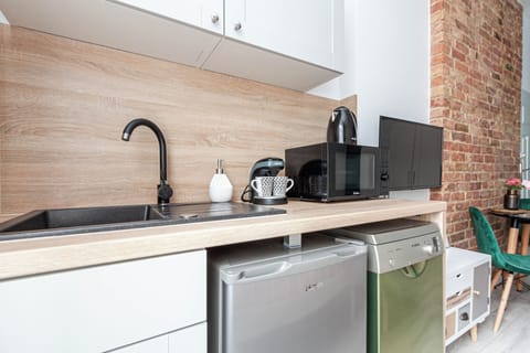 Comfort Studio | Private kitchen | Mini-fridge, stovetop, coffee/tea maker, electric kettle