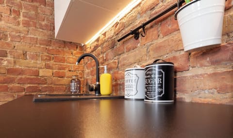 Design Studio | Private kitchen | Mini-fridge, stovetop, coffee/tea maker, electric kettle