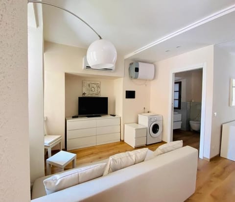 Apartment | Living area | Flat-screen TV