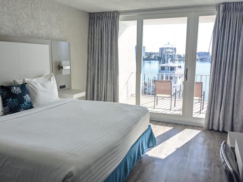 Standard Room, 1 King Bed, Non Smoking, Harbor View | Blackout drapes, iron/ironing board, free WiFi, bed sheets