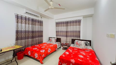 Family Quadruple Room | Desk, free WiFi