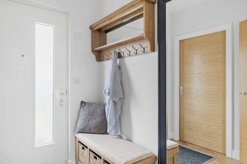 Coat hangers by the front door - 9 The Vista, Willingcott