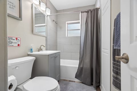 Family House, 2 Bedrooms | Bathroom | Rainfall showerhead, free toiletries, hair dryer, towels