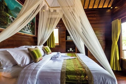 Comfort Double Room, 1 King Bed, Garden View | Minibar, in-room safe, desk, rollaway beds