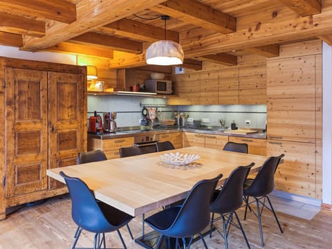 d672f19d-c6f4-46ce-bb9c-0b5d18a49054