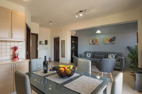 Apartment | Private kitchen | Full-size fridge, oven, stovetop, electric kettle