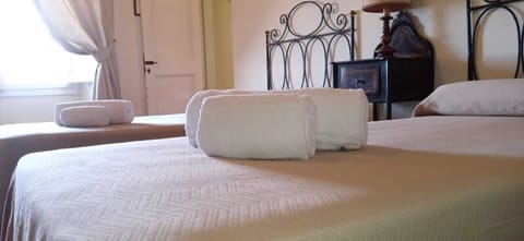 Family Suite | Iron/ironing board, free WiFi