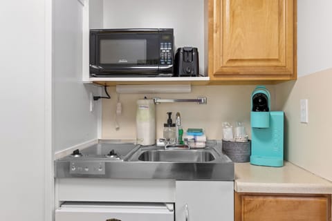 Room # 15 | Private kitchenette | Microwave, coffee/tea maker, highchair