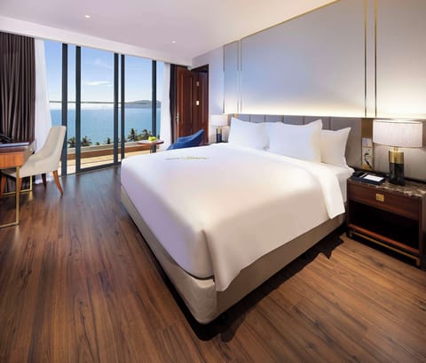 Premier Room, 1 King Bed, Balcony, Sea View | Minibar, in-room safe, desk