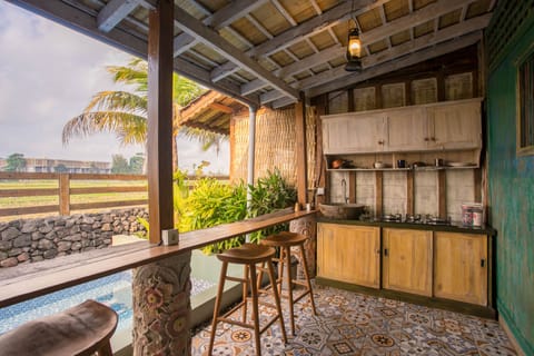 Standard Double Room | Shared kitchen | Dishwasher, cookware/dishes/utensils