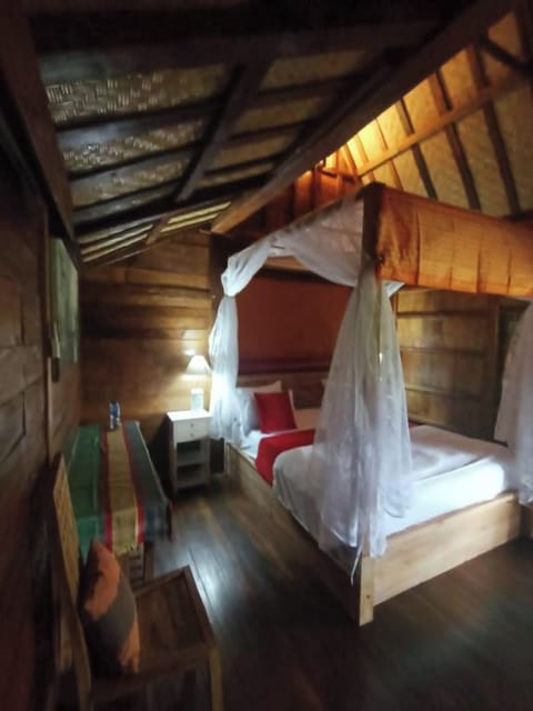 Standard Double Room | Desk, bed sheets