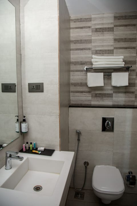 Deluxe Double Room, 1 Queen Bed | Bathroom | Shower, free toiletries, hair dryer, towels