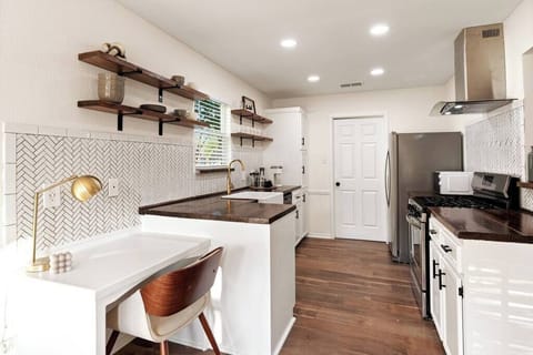 This kitchen is the perfect place for you to cook up a storm. We offer the best amenities and a great cooking experience so that your friends and family can enjoy your culinary skills. 