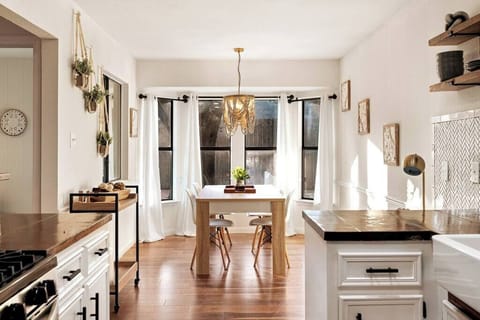 This kitchen is the perfect place for you to cook up a storm. We offer the best amenities and a great cooking experience so that your friends and family can enjoy your culinary skills. 