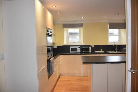 House | Private kitchen | Fridge, microwave, oven, stovetop