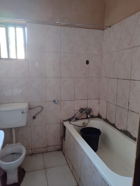 Standard Room | Bathroom | Towels, soap, toilet paper