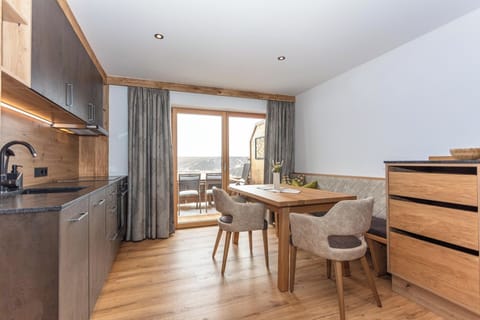 Traditional Condo, 2 Bedrooms, Balcony | 1 bedroom, soundproofing, free WiFi, bed sheets