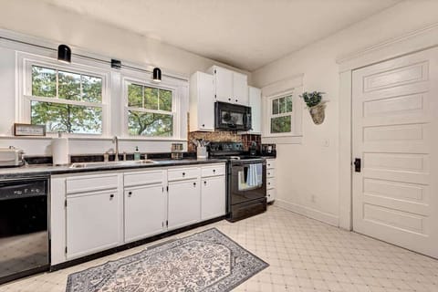 Indoors,Kitchen,Home Decor,Floor,Rug