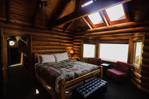 Log Cabin | Premium bedding, pillowtop beds, individually furnished