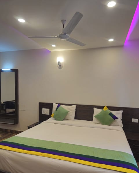 Deluxe Double Room, Non Smoking | In-room safe, desk, iron/ironing board, rollaway beds