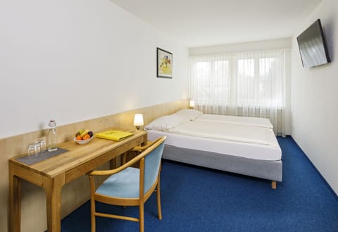 Comfort Double Room | In-room safe, desk, soundproofing, iron/ironing board