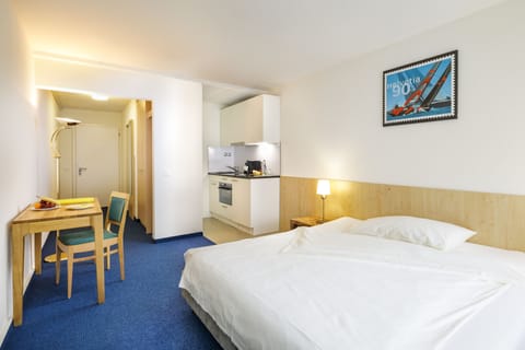 Superior Single Room | In-room safe, desk, soundproofing, iron/ironing board